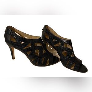 🌻 Calvin Klein Navy blue heels